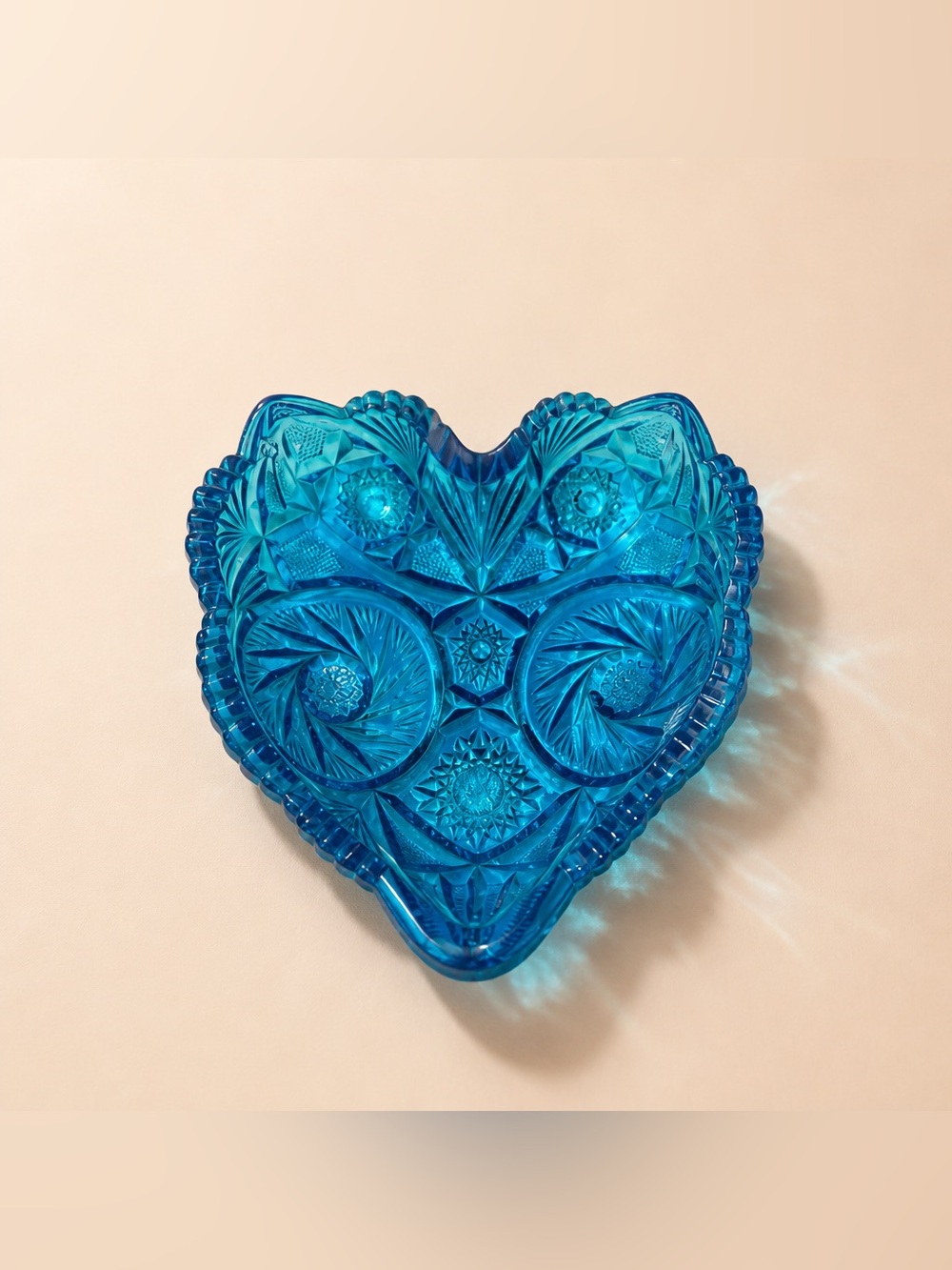 L.E. Smith heart-shaped candy dish features an intricate Aztec pattern